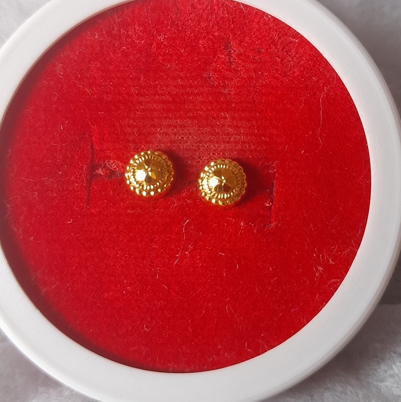 Beautiful 18crt gold studs combo 2 - Picture 8 of 16